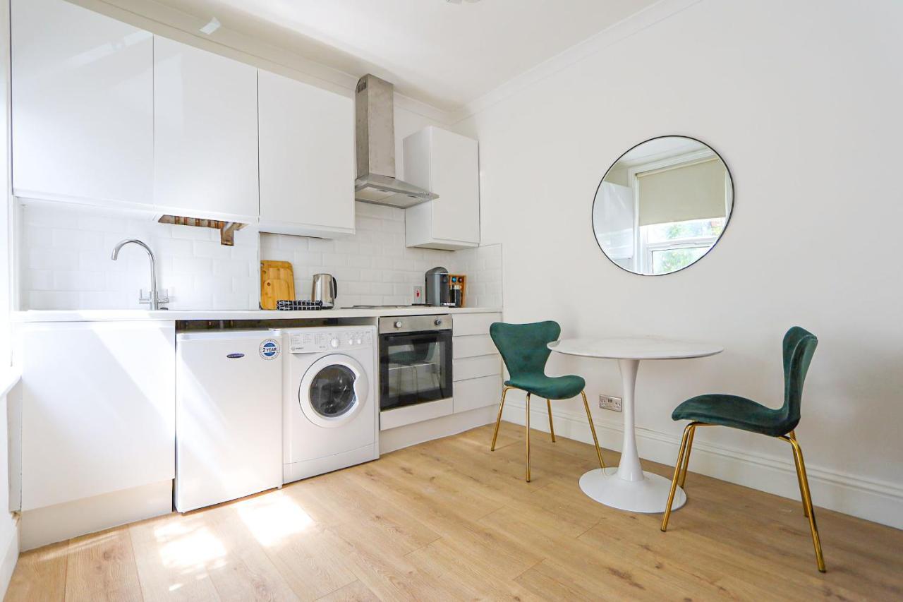 Stylish One Bedroom Apartment In Greater Londra Esterno foto