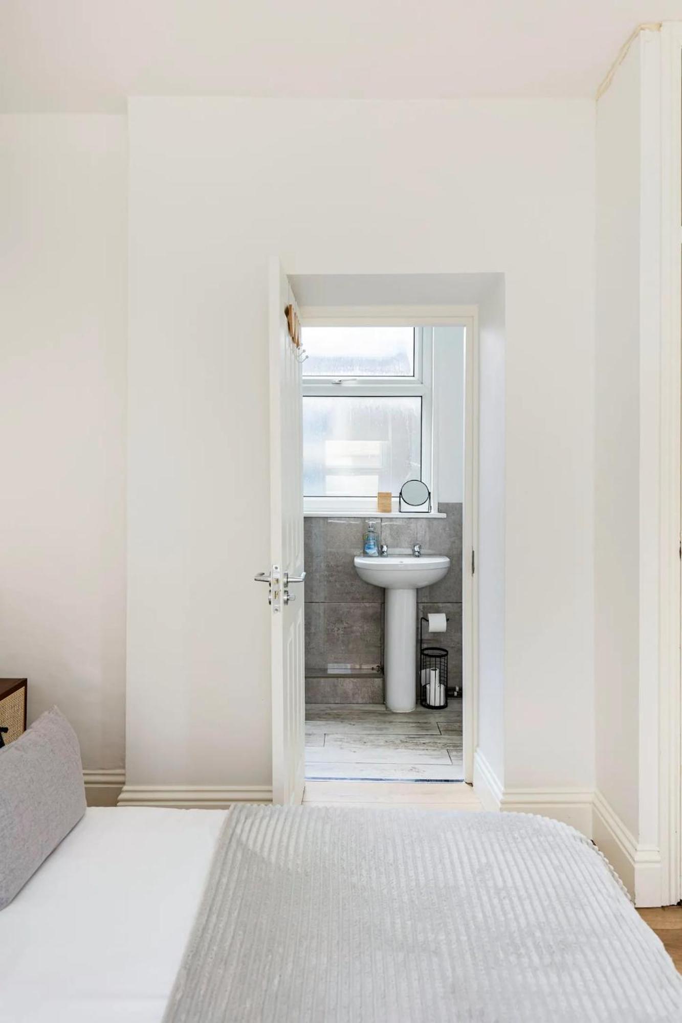 Stylish One Bedroom Apartment In Greater Londra Esterno foto